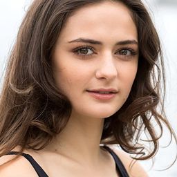 梅根·史馬特 飾演 Karen