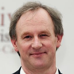 Peter Davison - Doctor Who: Terminus演員 飾演The Doctor