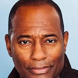 Paul Terrell Clayton - 浴血狂奔演員 飾演Black Security Guard
