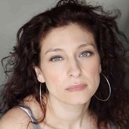 Susy Del Giudice 飾演 Maddalena