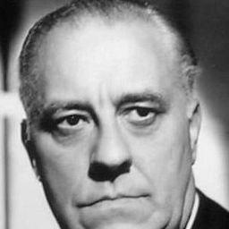 Robert Middlemass 飾演 Tex Connelly