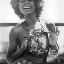 Minah Bird - 暮年德古拉演員 飾演Rose