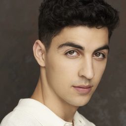 崔佛·陶哲曼 飾演 Self - Contestant