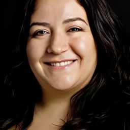 瑚涼·杜亞須 飾演 Fatma