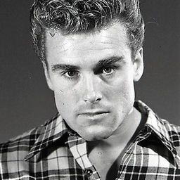 Ed Fury 飾演 Maciste