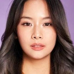 Chayanit Chansangavej 飾演 Pim