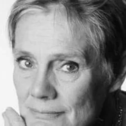 Tania Torrens 飾演 Nadine Riffle, hairdresser, Laurent's mother