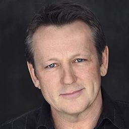 Gerald Paetz 飾演 Georgie