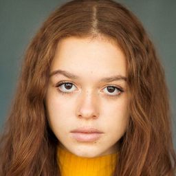 Sadie Soverall 飾演 Eva