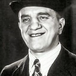 Louis Wolheim 飾演 Stanislaus 'Kat' Katczinsky