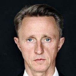 Martin Müller - 昨日盛開的花朵演員 飾演Anführer der Heidelbergburschenschaft