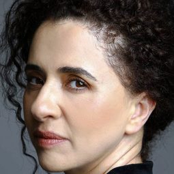 Anat Hadid - 地中海鬱到病演員 飾演Ola