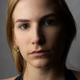 Weronika Warchoł - 劫後難逃演員 飾演Cashier Anna