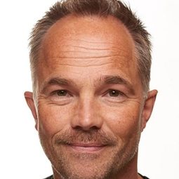 約恩·尤戈登 飾演 Stig