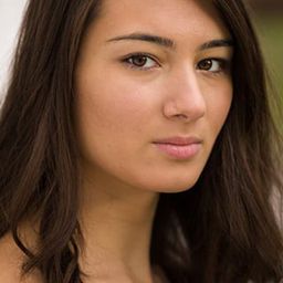 Annamaria Serda 飾演 Emma