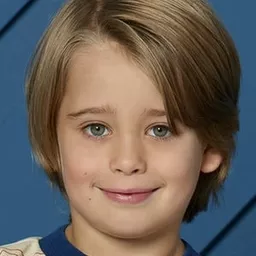 Sander Thomas 飾演 Paul Berzins