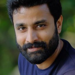 Deepak Parambol 飾演 VIshnu