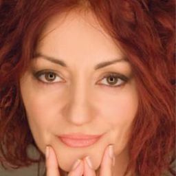 Yasemin Alkaya - 眼界大開演員 飾演Gülşen