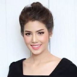 Pimchat Narongbhiromkul 飾演 Yok