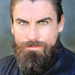 Daniel O'Reilly 飾演 J.J.