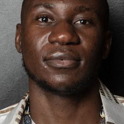 Éric Nantchouang 飾演 Félix