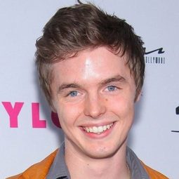 Tyler Johnston - 誘惑2演員 飾演Sam Compton