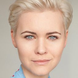 娜塔莉亞·科斯特茲娃 - 完美皮膚演員 飾演Katia Matuszczak