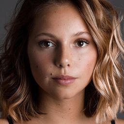 Laura Dutra - 禁忌世代：續愛演員 飾演Paloma