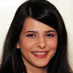 Lale Yavaş 飾演 Frau Morina