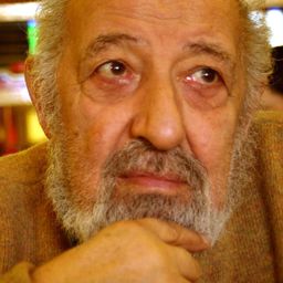 Ara Güler 飾演 Antique dealer