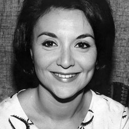 Amparo Soler Leal 飾演 Carmen