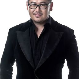 王韋程 飾演 《彼岸花》导演