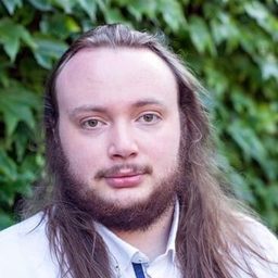 Tom Pezier - 肉罷不能演員 飾演Winnie