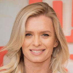 娜迪亞拜奇柯娃 飾演 Liana