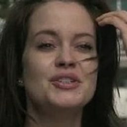 Clarice Byrne - 危機解密演員 飾演Secretary