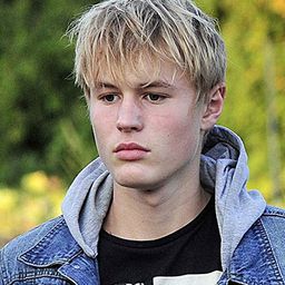 路德維希·賽門 飾演 