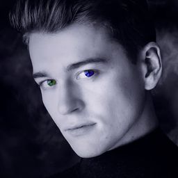 Tom Taplin 飾演 Tom Cooper