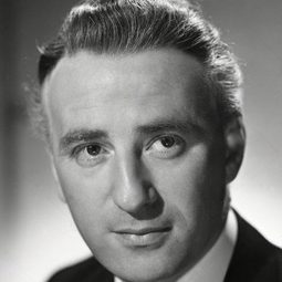 Sydney Tafler 飾演 Speedboat Owner