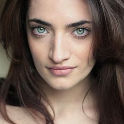 Anabel Kutay - 暗夜之狼演員 飾演Iraqi Woman