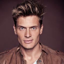 溫斯頓·波斯特 - 說好的婚禮呢演員 飾演Beau