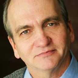 Will Zahrn 飾演 Dr. Larry Wiggins