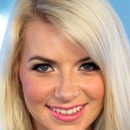 Anikka Albrite - A片男神演員 飾演Self