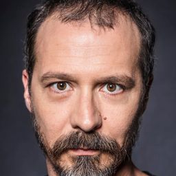 費雷·馬丁內斯 飾演 Enrique Goded