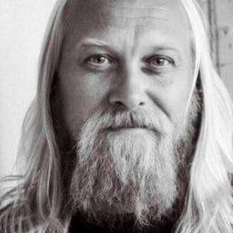 Åsmund Brede Eike 飾演 Stale