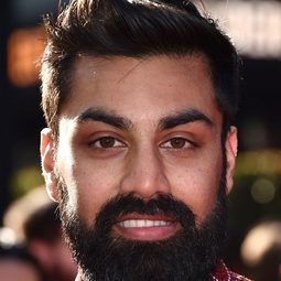 Saagar Shaikh 飾演 Aamir Khan