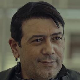 Ahmed Wafik 飾演 طاهر