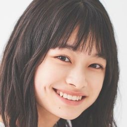 月島琉衣 飾演 Natsumi Hayasaka