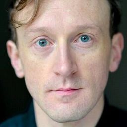 Jamie de Courcey 飾演 Vincent van Gogh