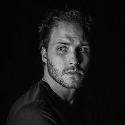 Miloš Pantić - 巫不孤獨演員 飾演Dušan