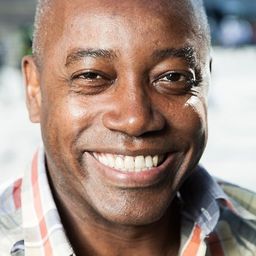 南多·庫尼亞 飾演 Aníbal